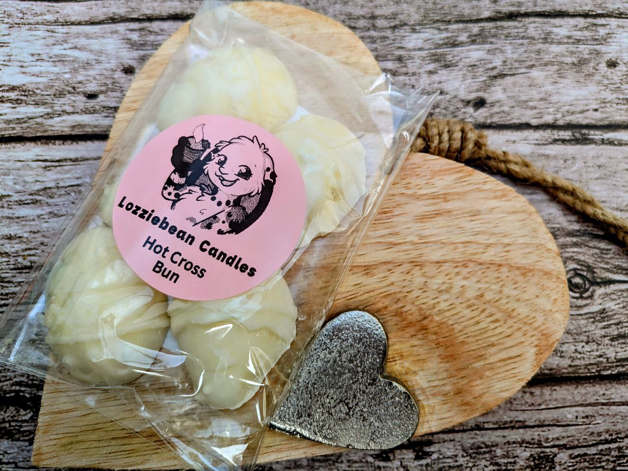 Seasonal Scented Soy Wax Melts shaped like Paw prints | Made in the UK | Pack of 5