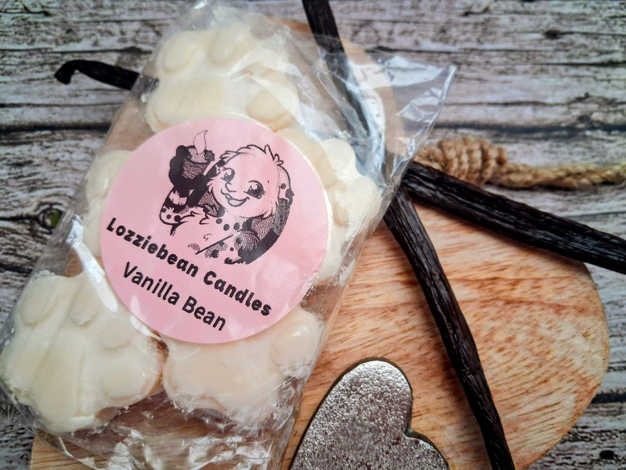 Sweet Scented Soy Wax Melts shaped like Paw prints | Made in the UK | Pack of 5