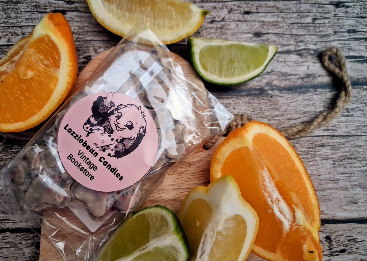 Amber Scented Soy Wax Melts shaped like Paw prints | Made in the UK | Pack of 5