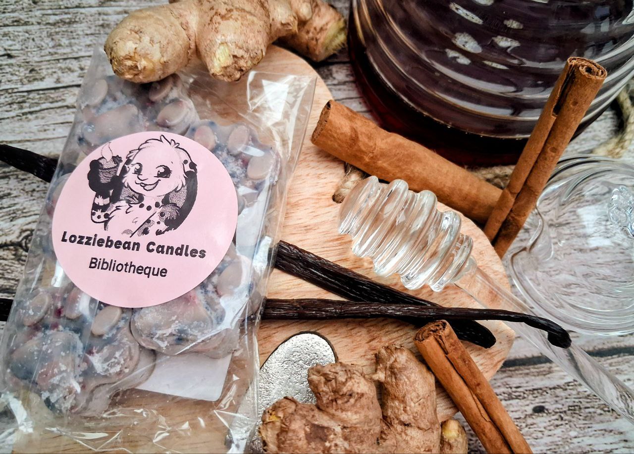 Amber Scented Soy Wax Melts shaped like Paw prints | Made in the UK | Pack of 5