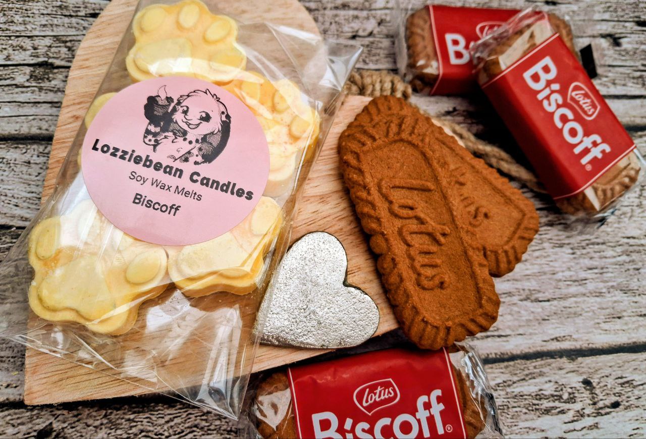 Sweet Scented Soy Wax Melts shaped like Paw prints | Made in the UK | Pack of 5