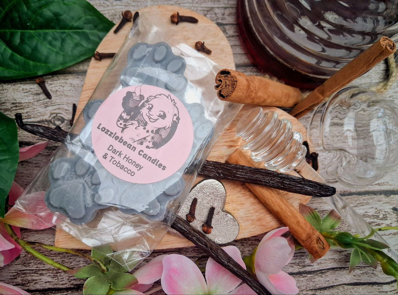 Amber Scented Soy Wax Melts shaped like Paw prints | Made in the UK | Pack of 5