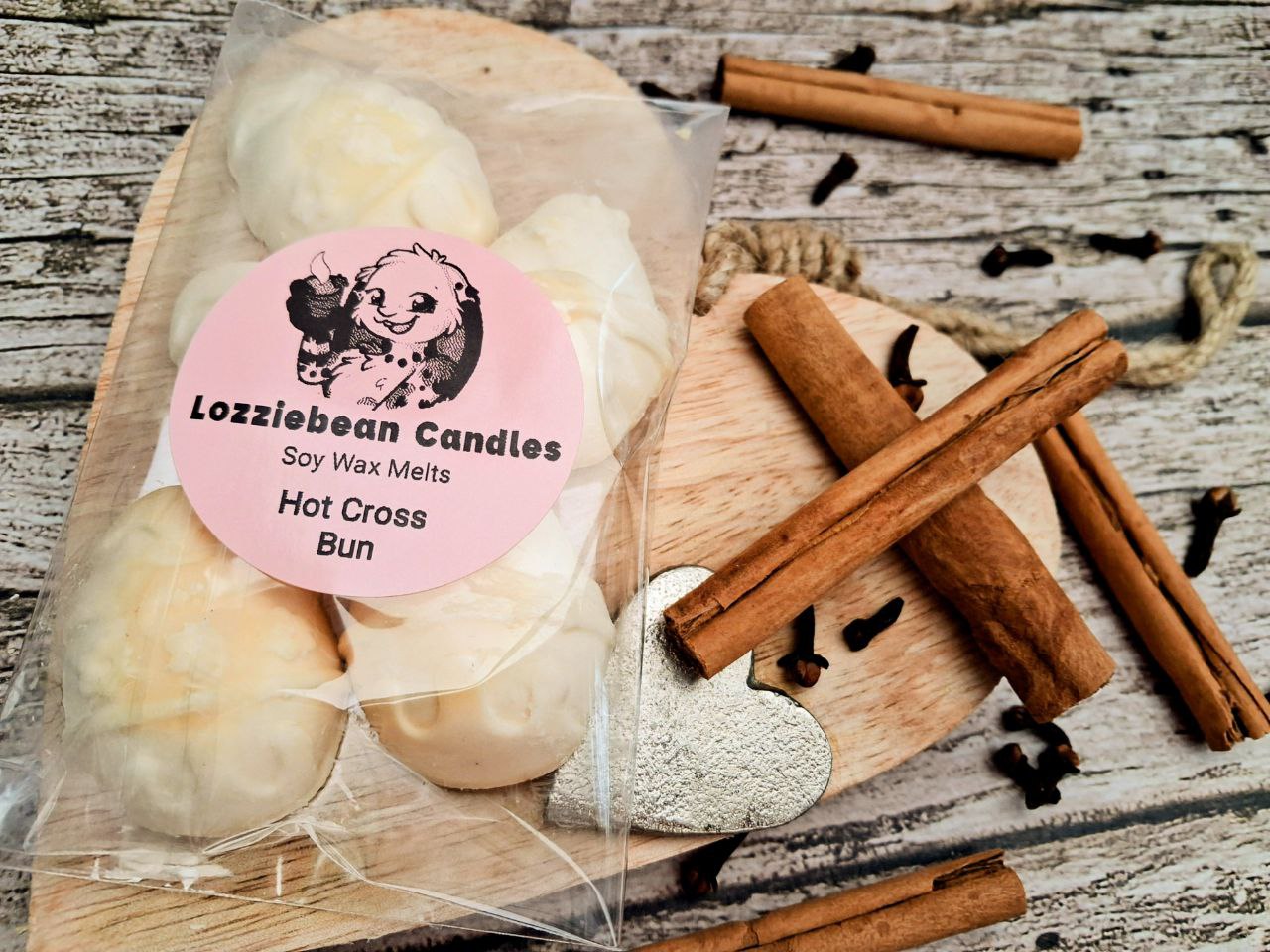 Seasonal Scented Soy Wax Melts shaped like Paw prints | Made in the UK | Pack of 5