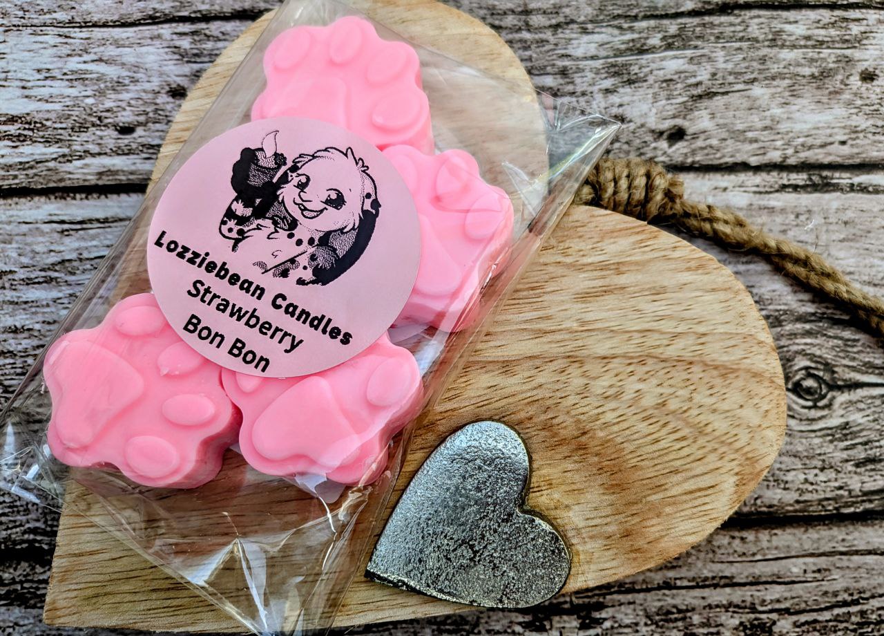 Sweet Scented Soy Wax Melts shaped like Paw prints | Made in the UK | Pack of 5